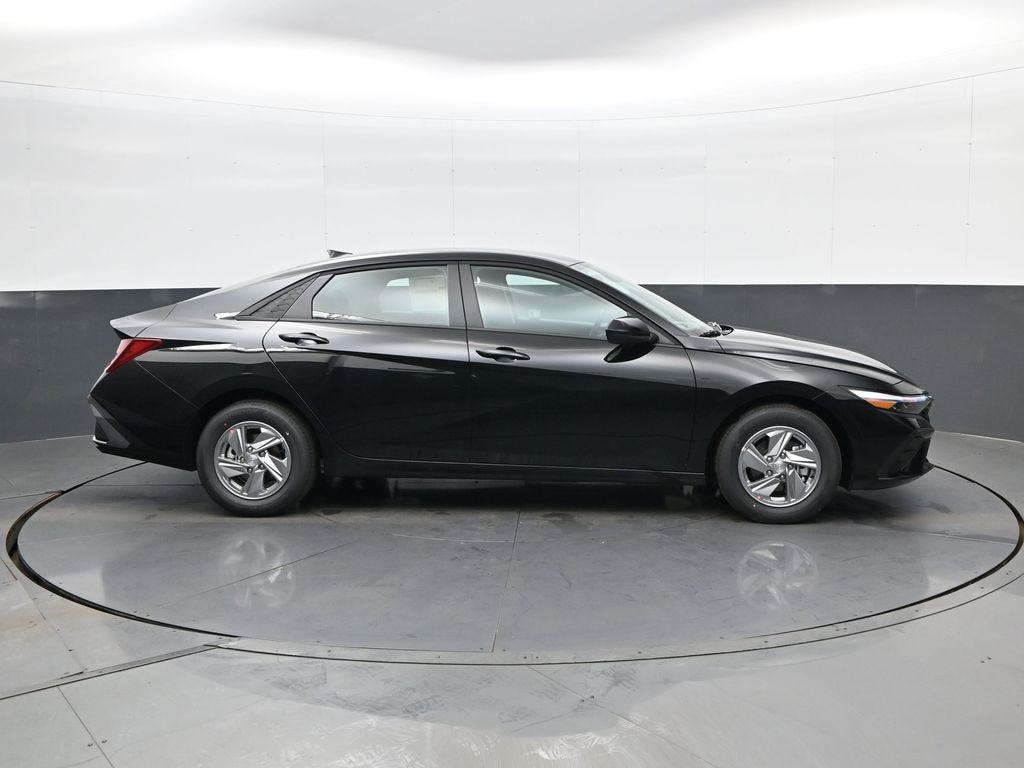 New 2026 Hyundai Elantra SE Sedan