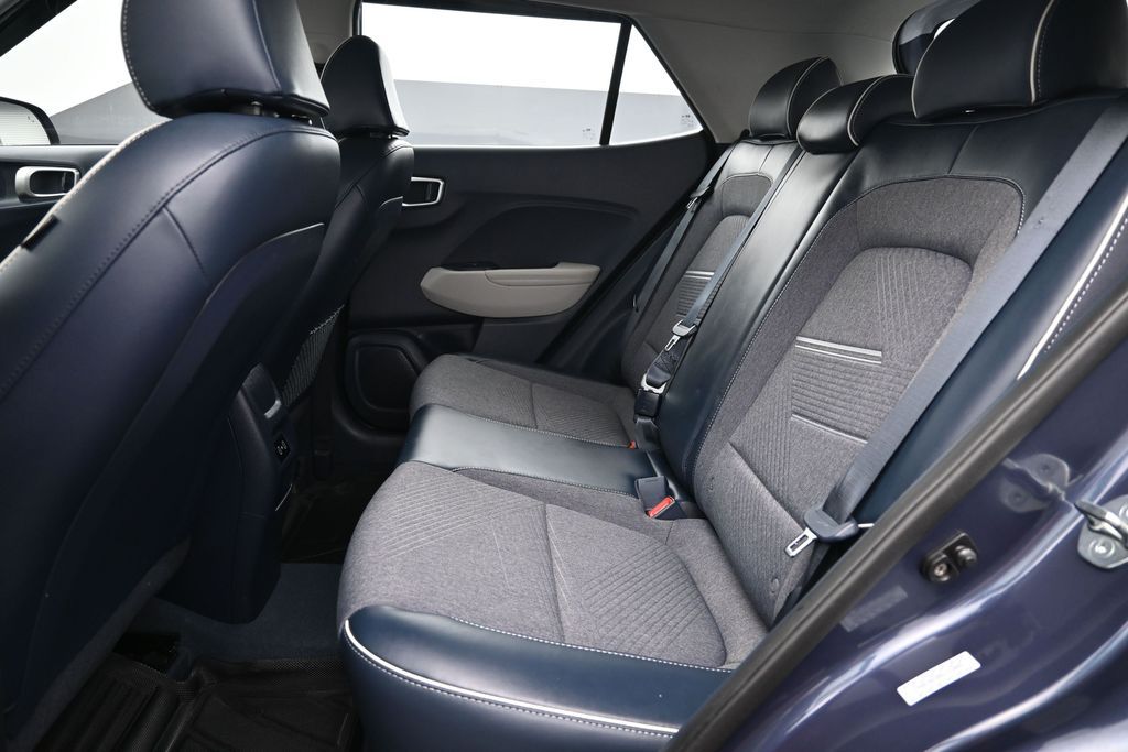 2024 Hyundai Venue Limited - Photo 12