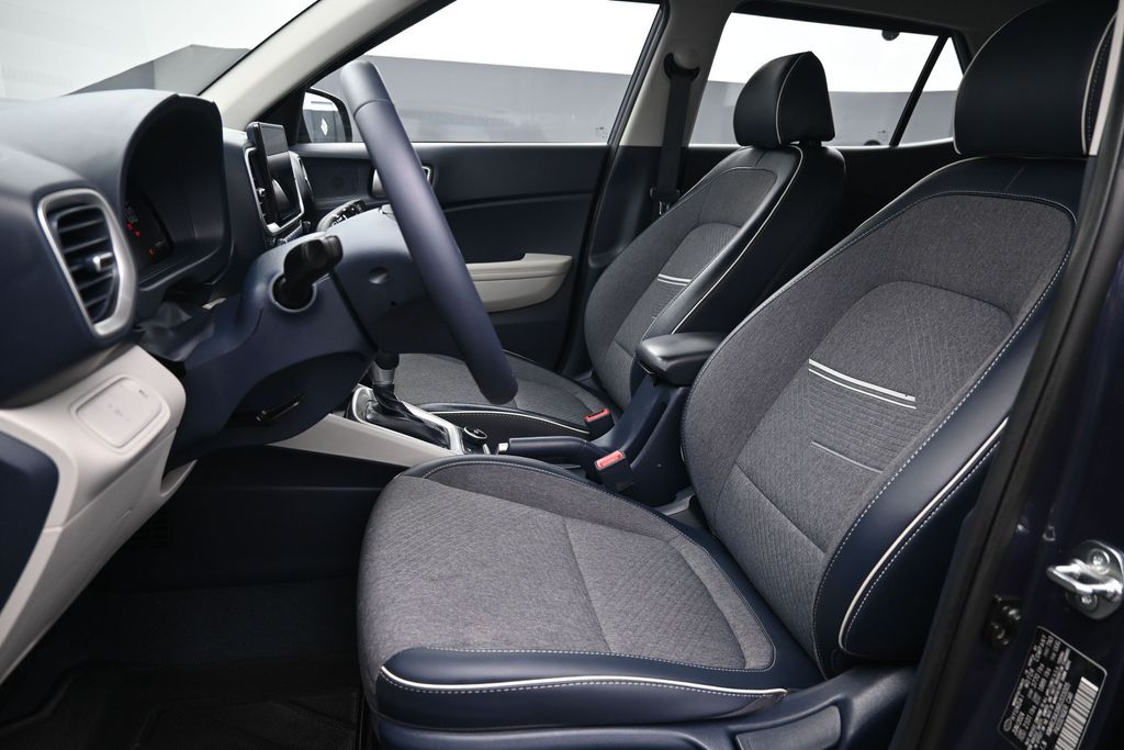 2024 Hyundai Venue Limited - Photo 11