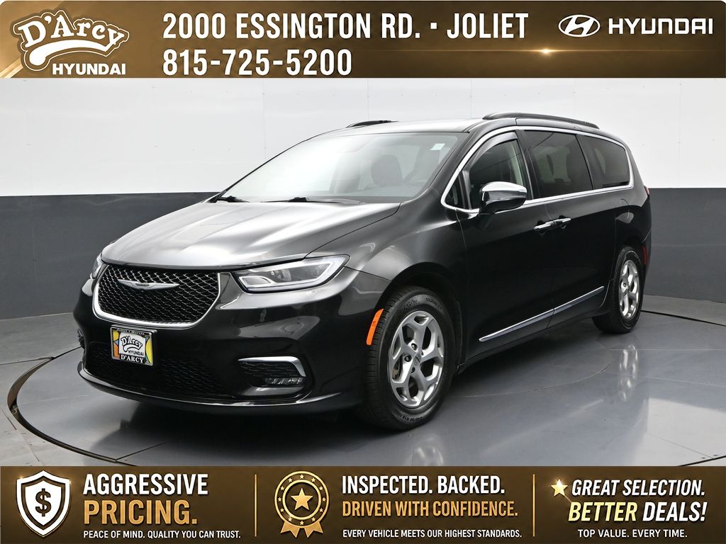 2023 Chrysler Pacifica Limited's photo