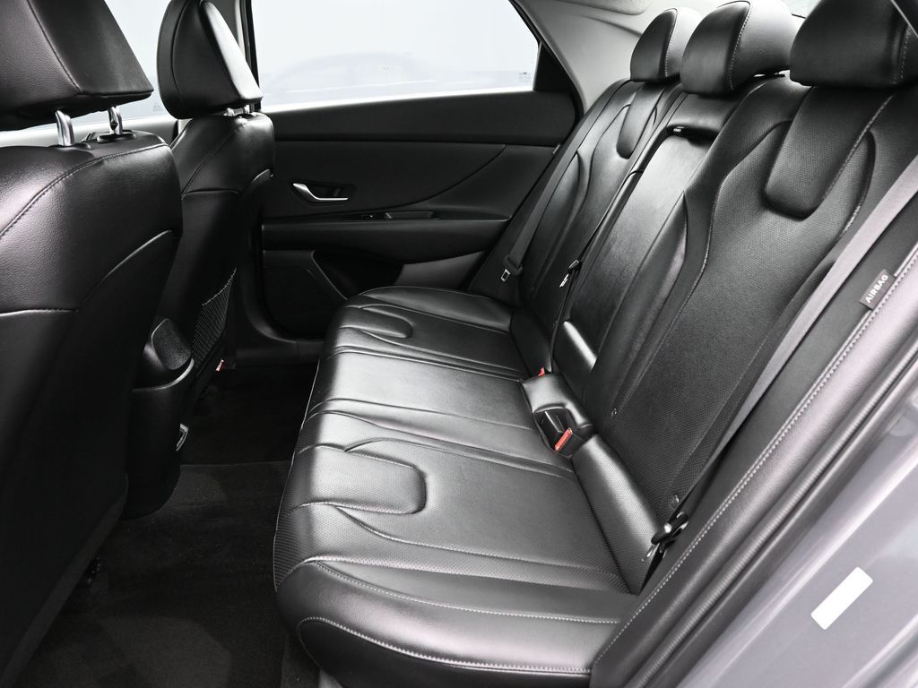 2025 Hyundai Elantra Limited - Photo 11