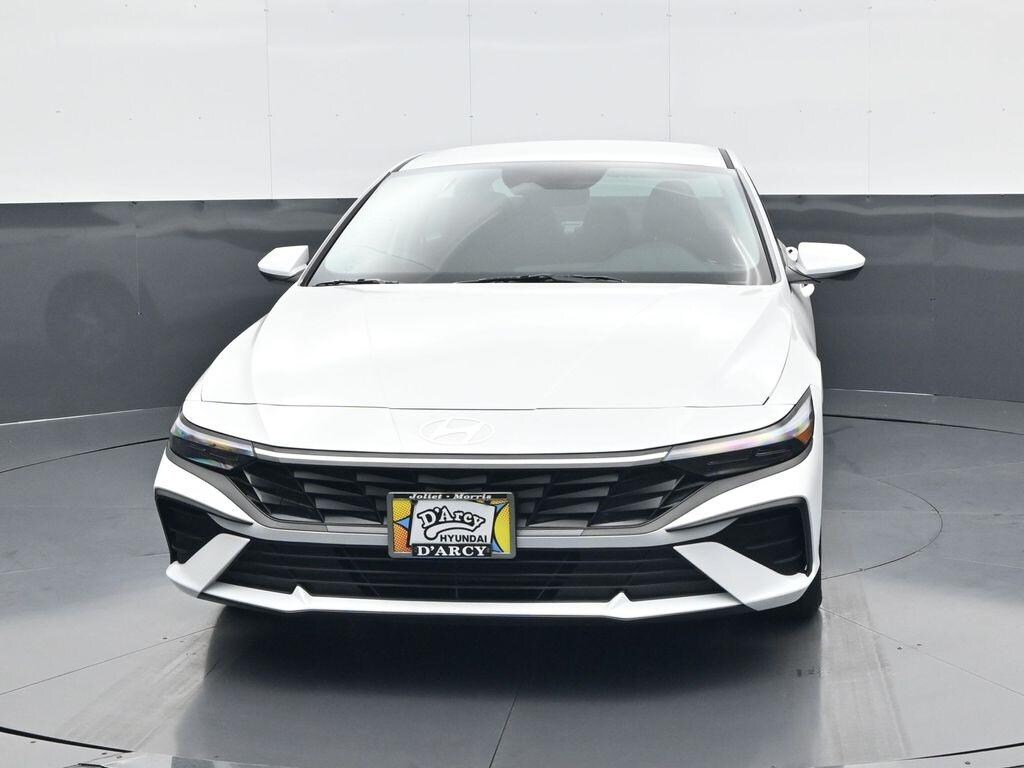 New 2025 Hyundai Elantra SE Sedan