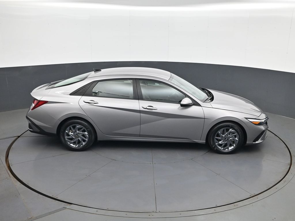 2024 Hyundai Elantra SEL - Photo 16