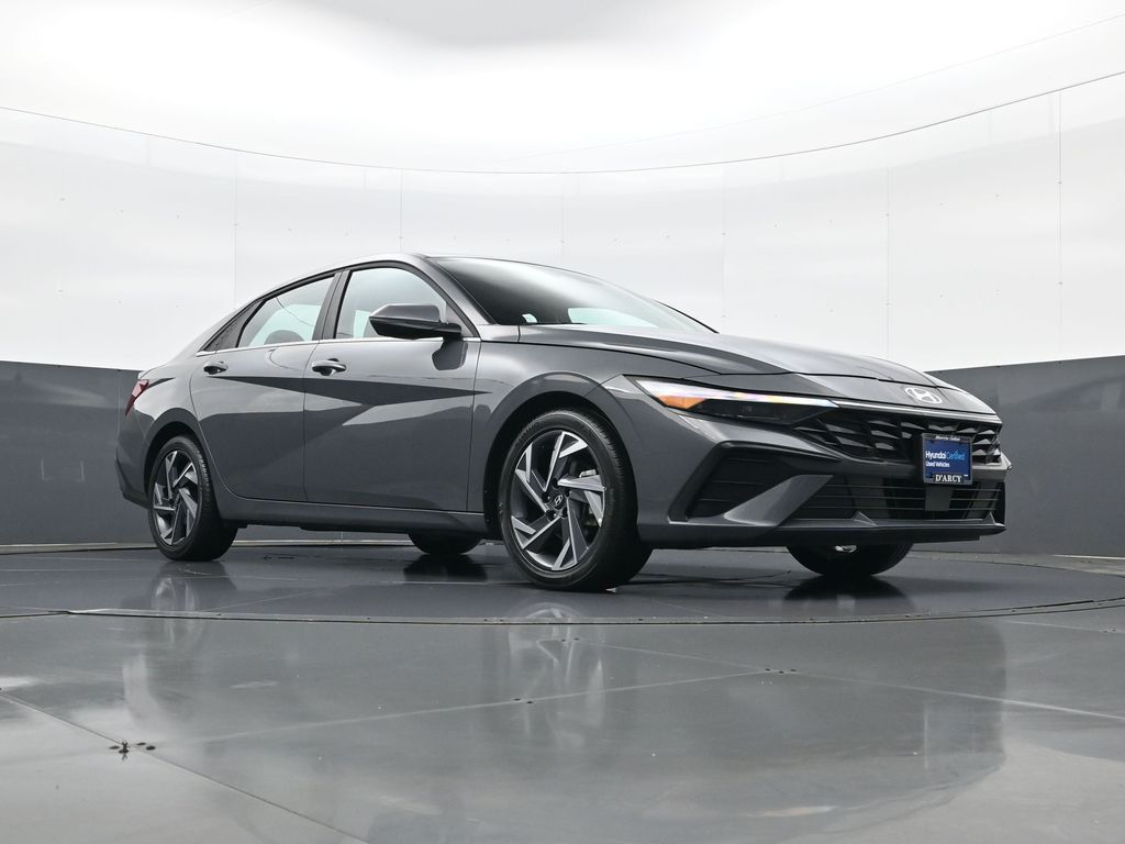 2025 Hyundai Elantra Limited - Photo 23