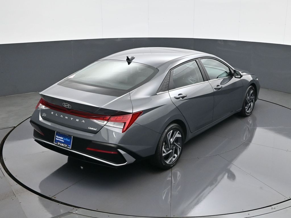 2025 Hyundai Elantra Limited - Photo 17