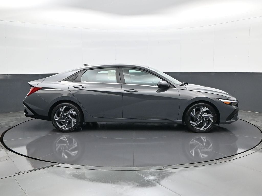 Certified 2025 Hyundai Elantra Limited Sedan