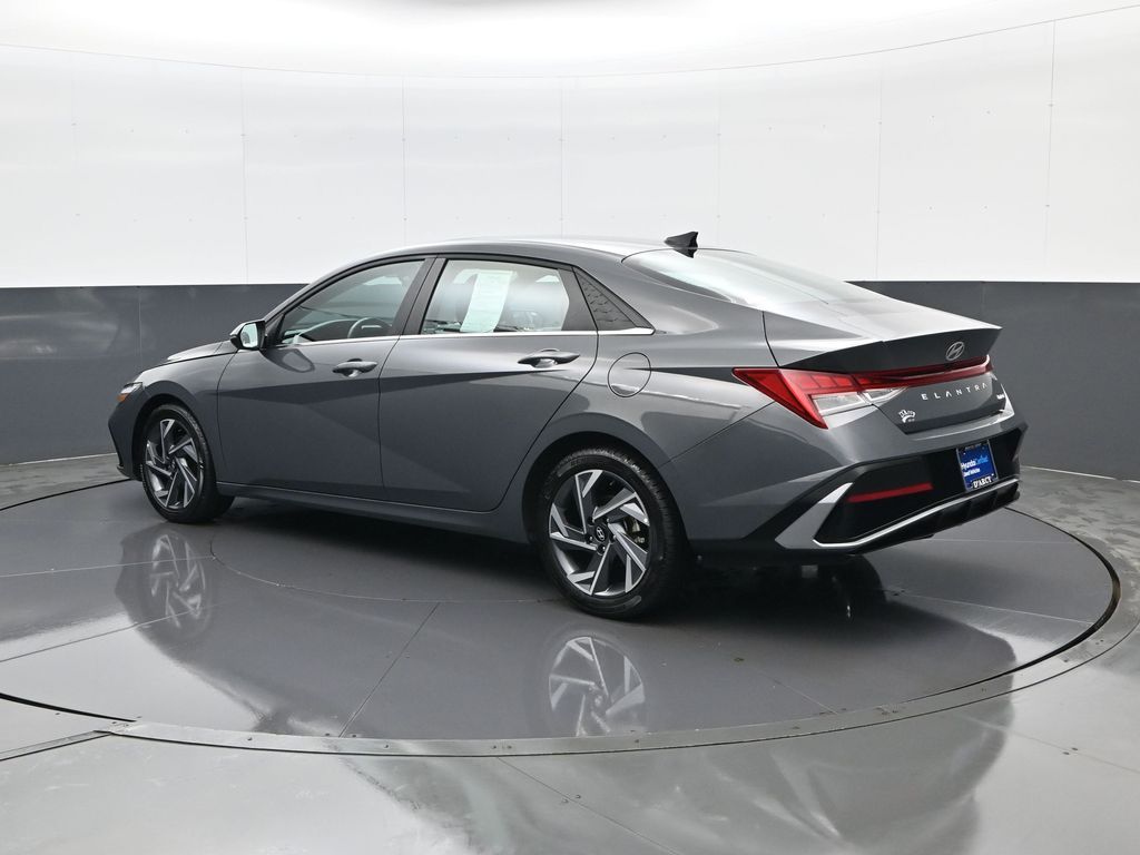 2025 Hyundai Elantra Limited - Photo 7