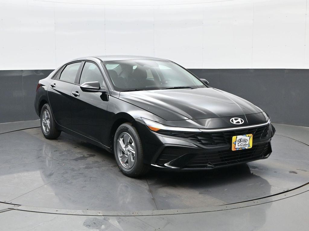 New 2026 Hyundai Elantra SE Sedan
