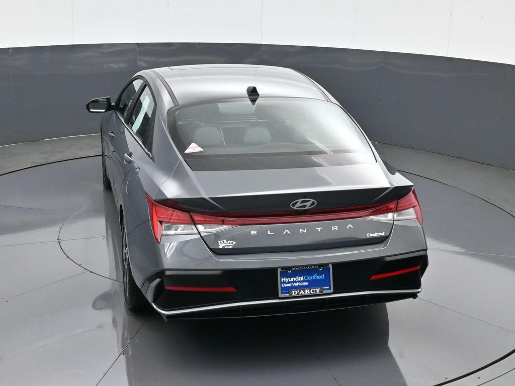 2025 Hyundai Elantra Limited - Photo 18