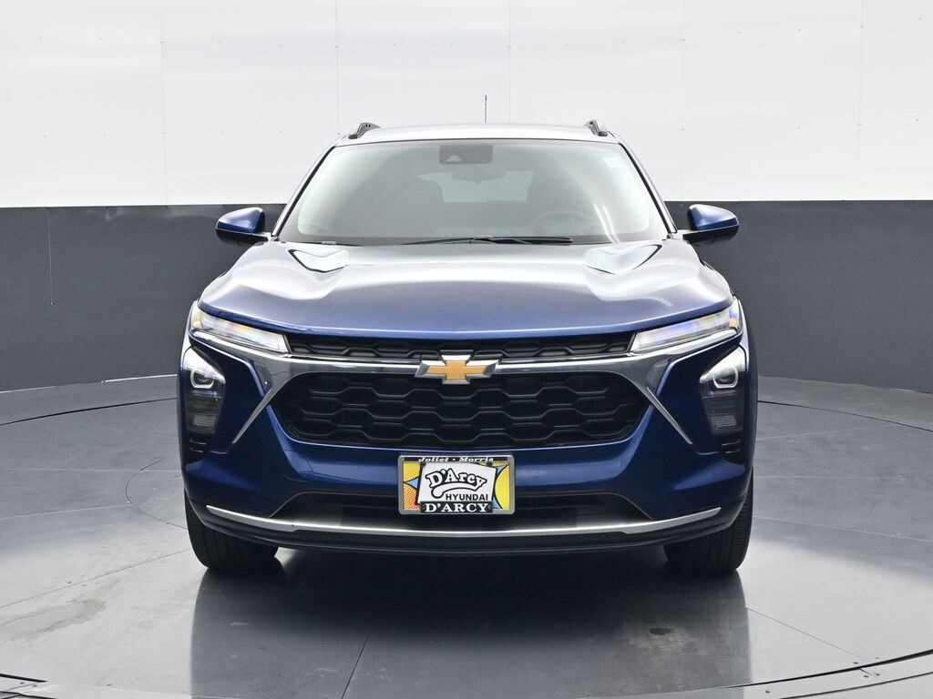 2024 Chevrolet Trax LT photo 2