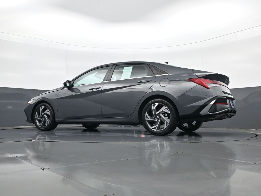 2025 Hyundai Elantra Limited - Photo 27