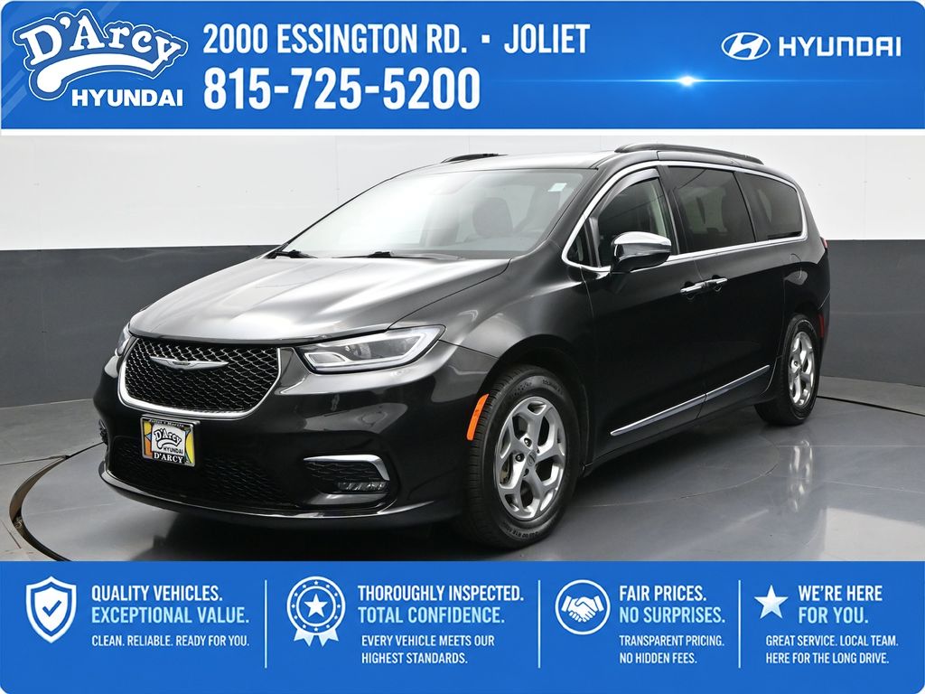 2023 Chrysler Pacifica Limited's photo