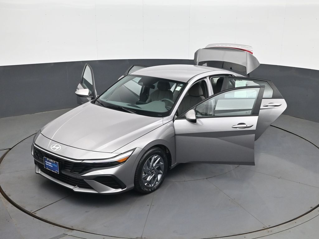 2024 Hyundai Elantra SEL - Photo 30