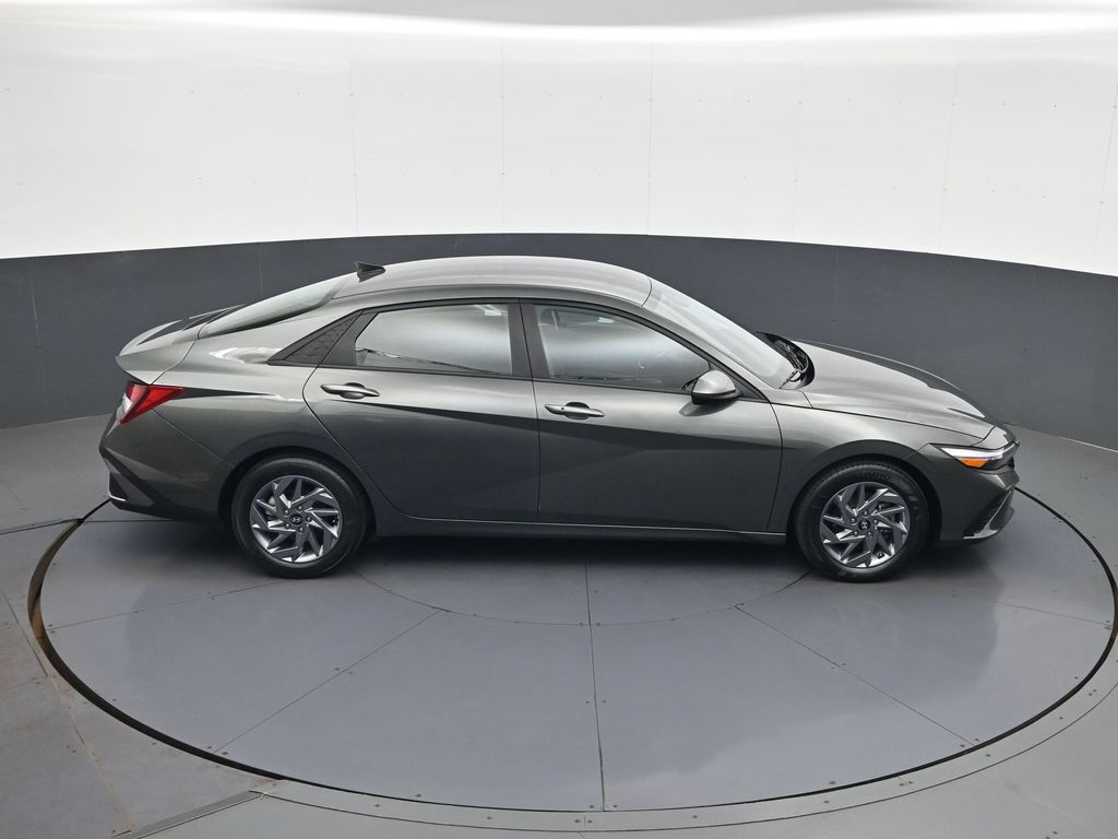 2024 Hyundai Elantra SEL - Photo 16