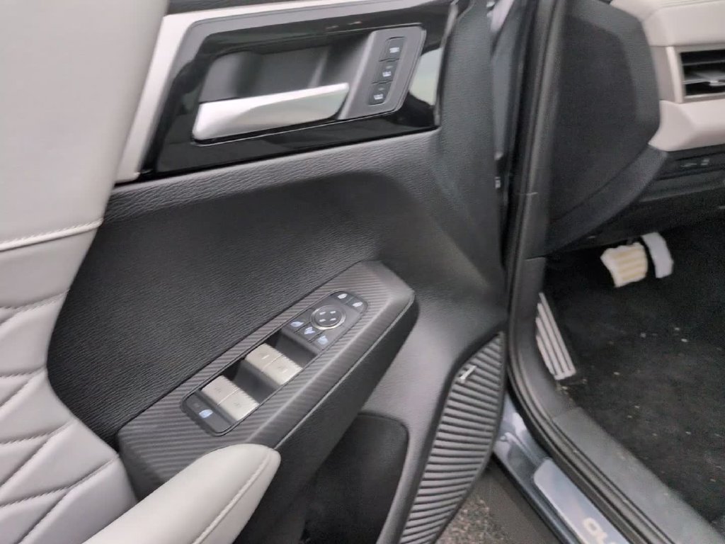 2026 Mitsubishi Outlander SEL - Photo 17