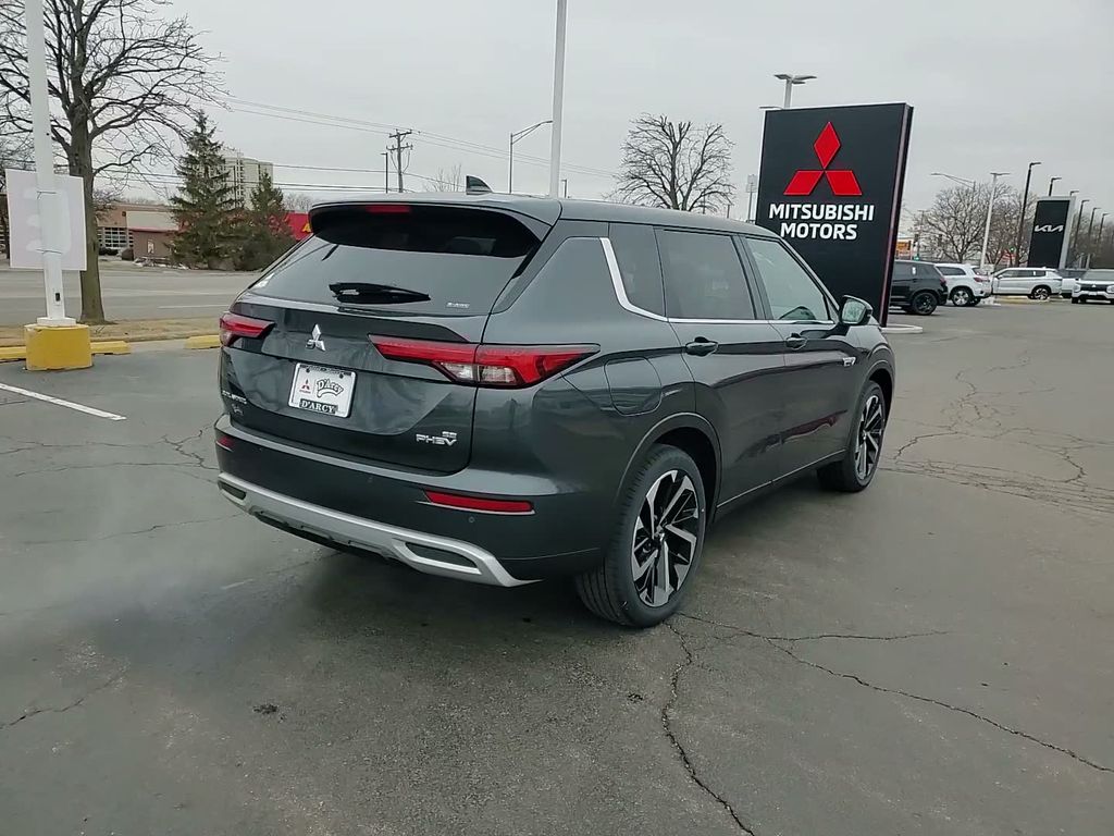 2025 Mitsubishi Outlander Plug-in Hybrid SE - Photo 6
