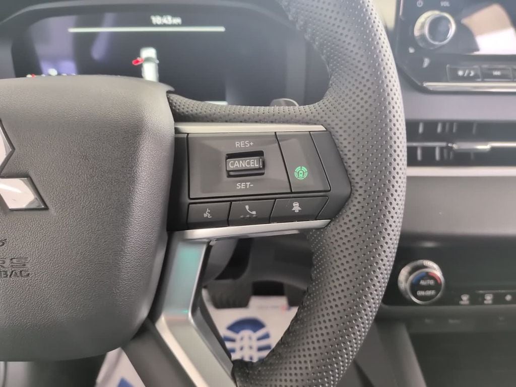 2025 Mitsubishi Outlander Plug-in Hybrid SE - Photo 20