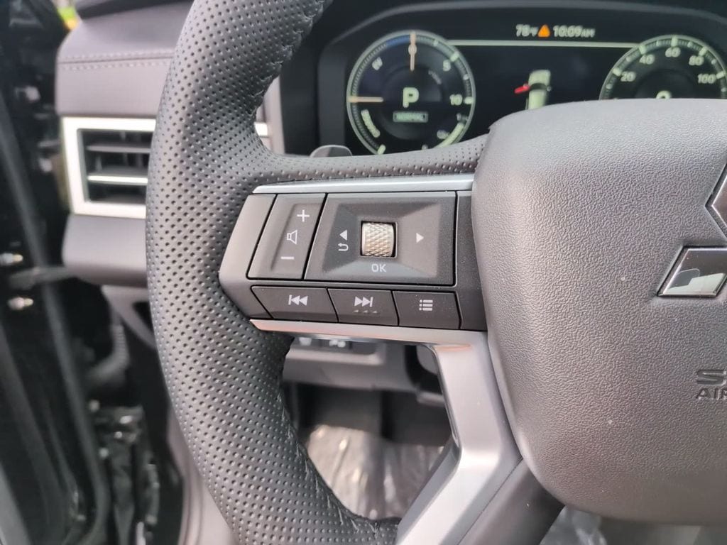 2025 Mitsubishi Outlander Plug-in Hybrid SE - Photo 21