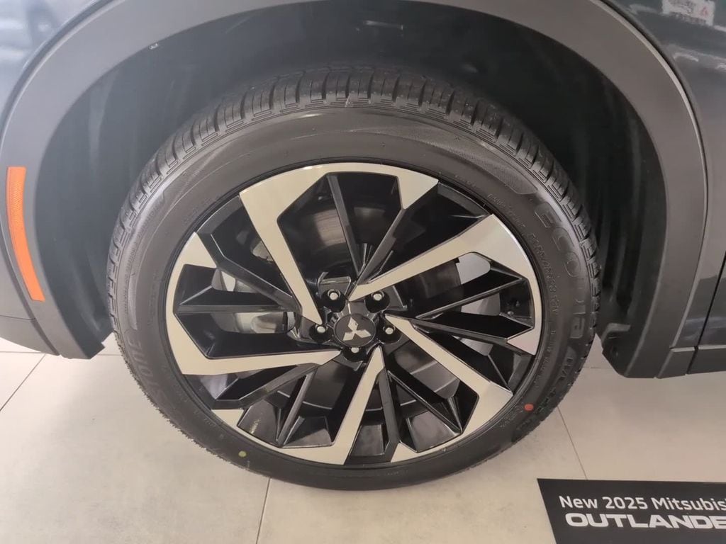 2025 Mitsubishi Outlander Plug-in Hybrid SE - Photo 11
