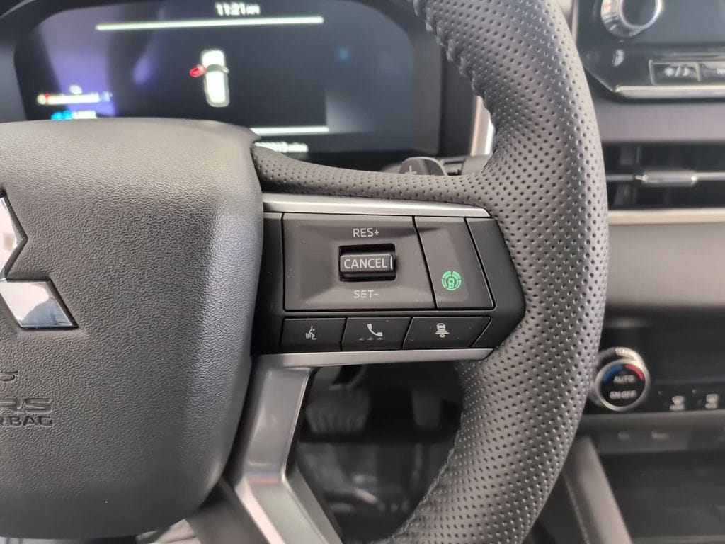 2025 Mitsubishi Outlander Plug-in Hybrid SE - Photo 20