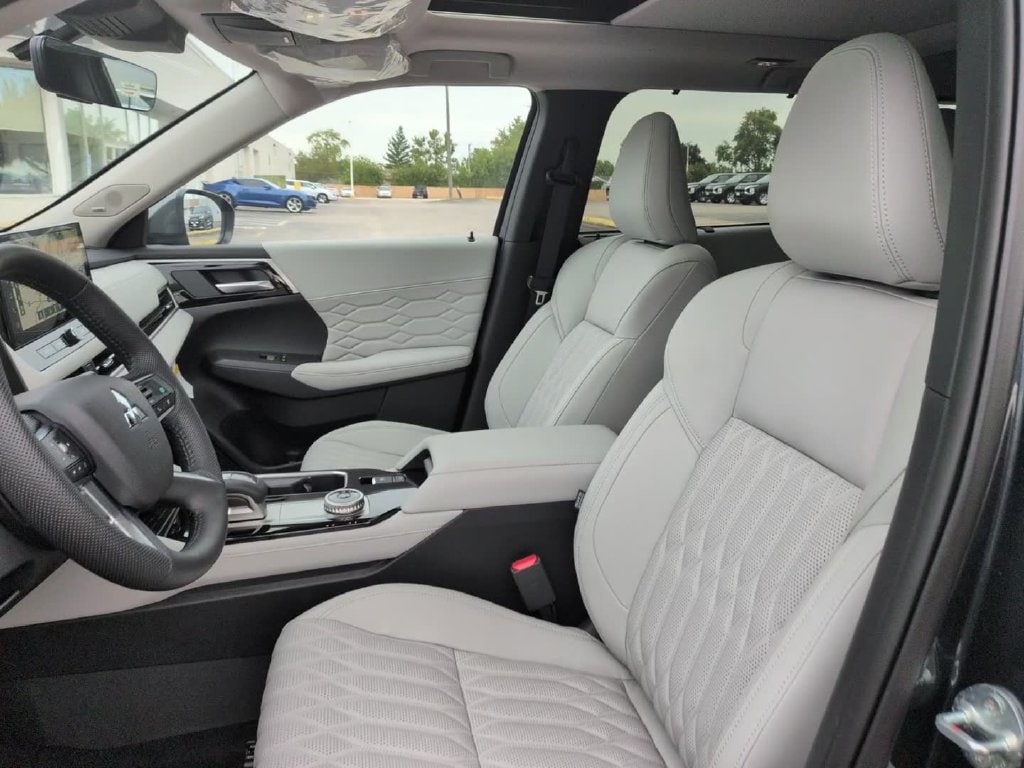 2026 Mitsubishi Outlander SEL - Photo 19