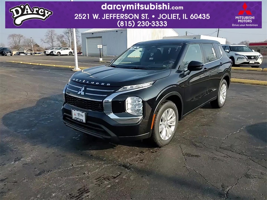 2025 Mitsubishi Outlander ES's photo