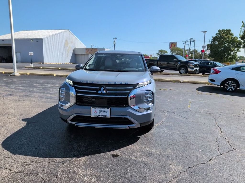 2026 Mitsubishi Outlander SE - Photo 2