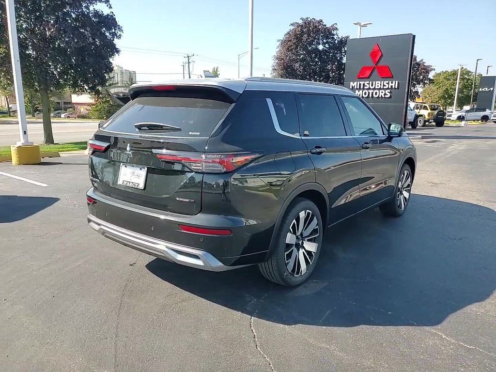 2025 Mitsubishi Outlander SEL Platinum Edition - Photo 14