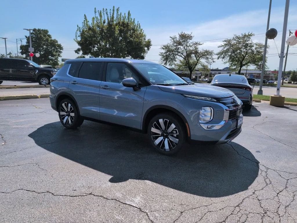 2026 Mitsubishi Outlander SE - Photo 4
