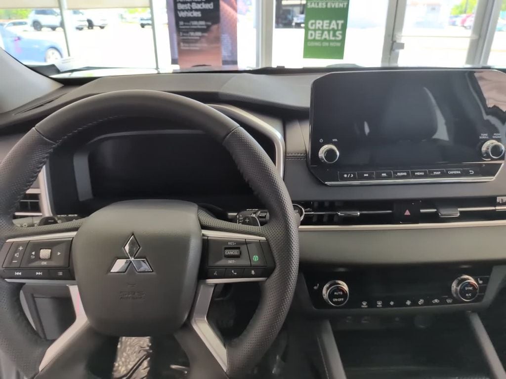 2025 Mitsubishi Outlander Plug-in Hybrid SE - Photo 25