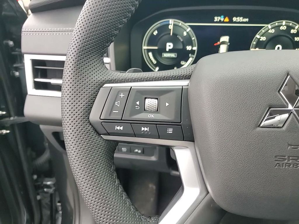 2025 Mitsubishi Outlander Plug-in Hybrid SE - Photo 19