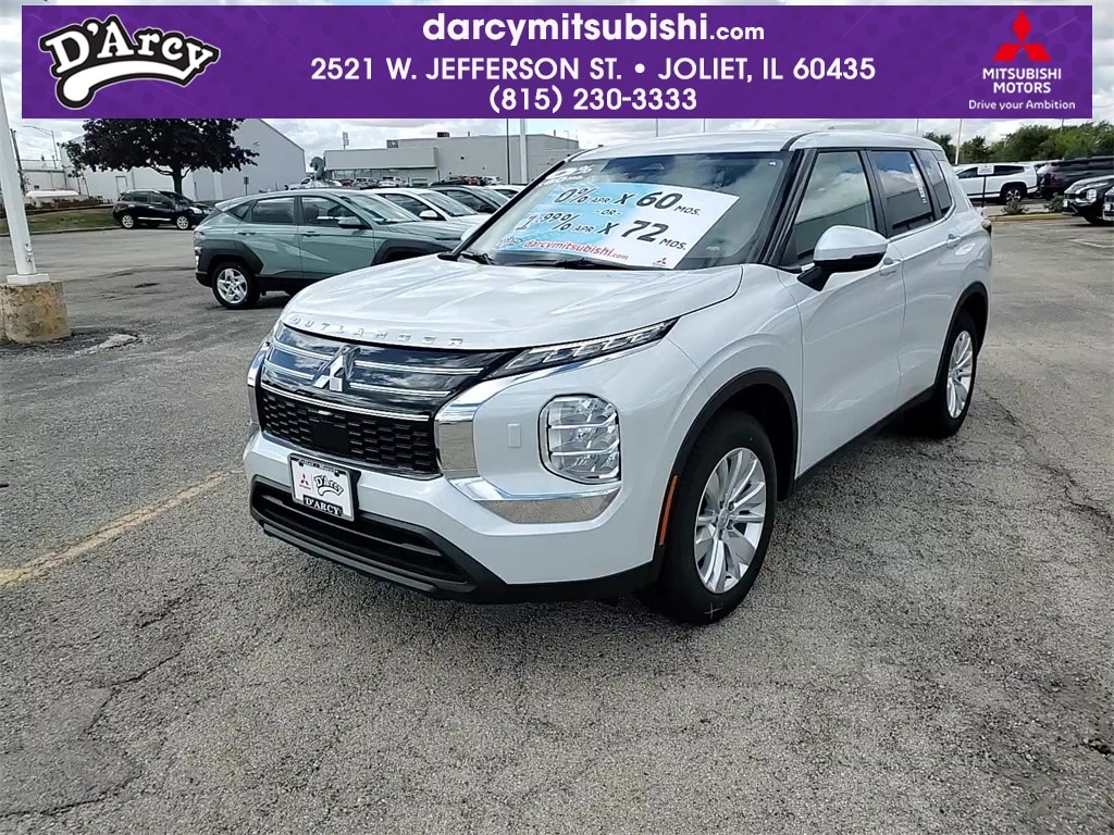 2025 Mitsubishi Outlander ES's photo