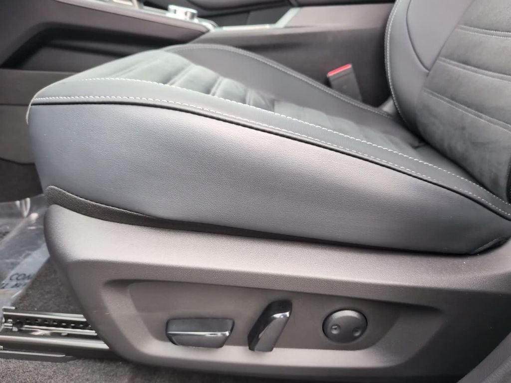 2025 Mitsubishi Outlander Plug-in Hybrid SE - Photo 17
