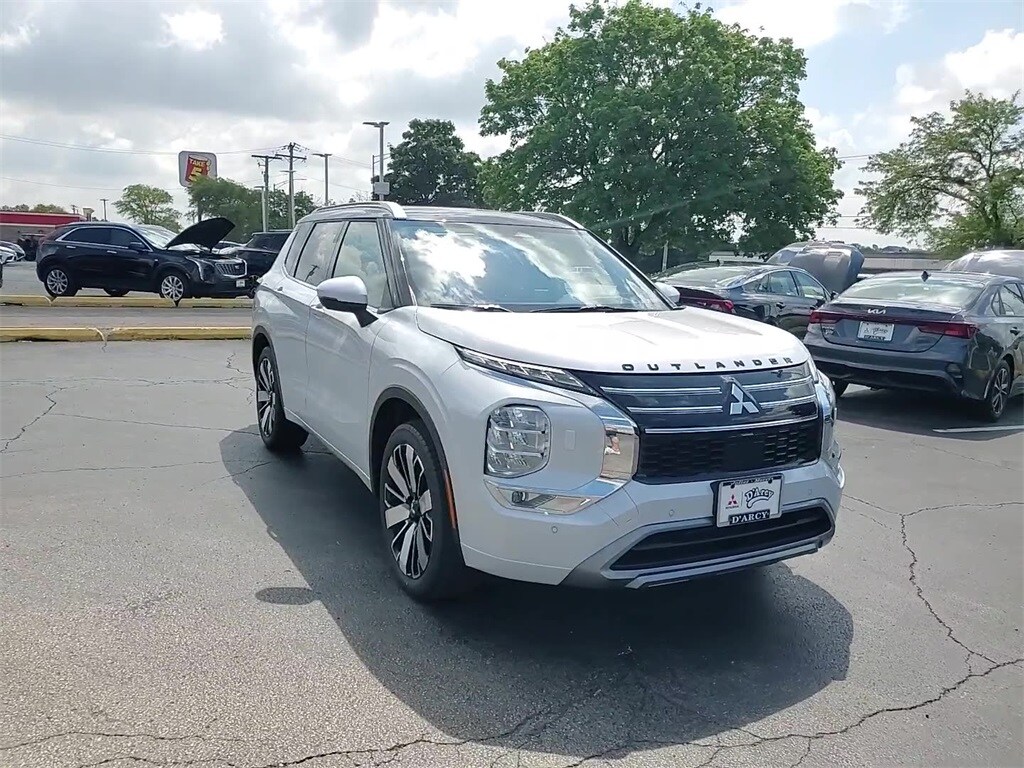 2025 Mitsubishi Outlander SEL photo 3