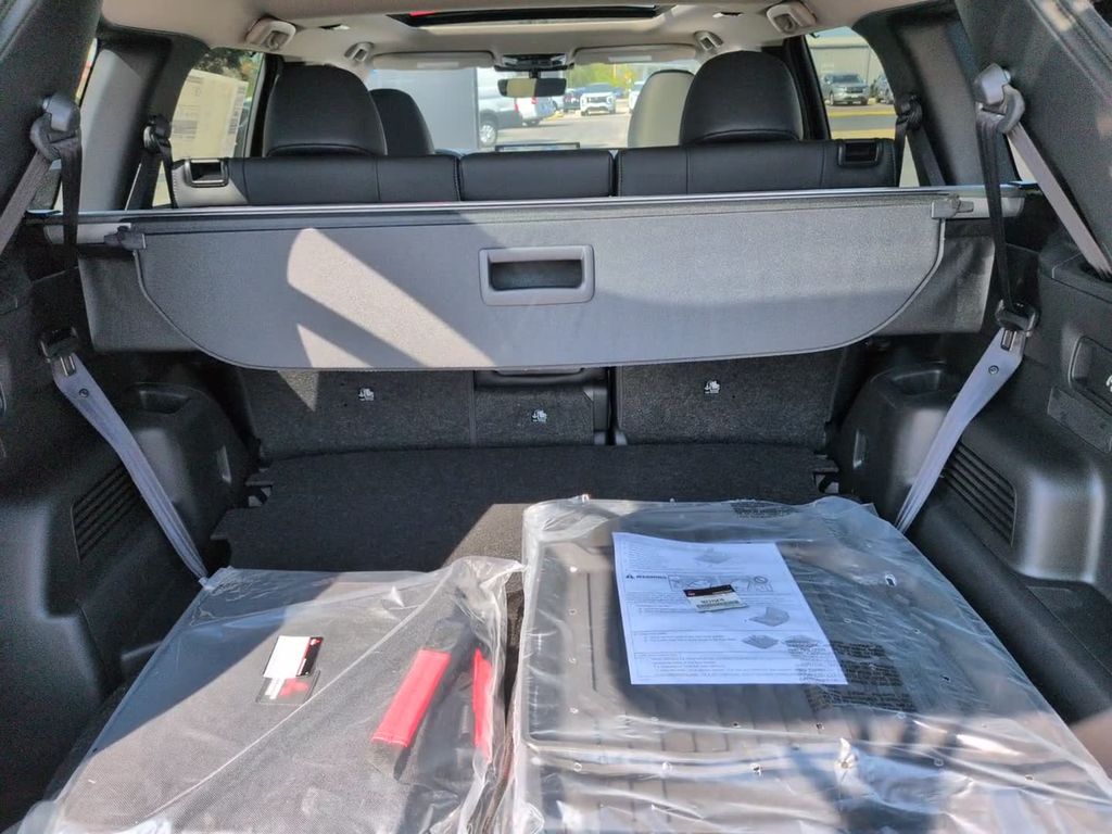 2026 Mitsubishi Outlander SEL - Photo 11
