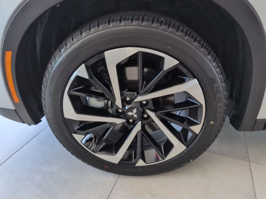 2025 Mitsubishi Outlander Plug-in Hybrid SE - Photo 14