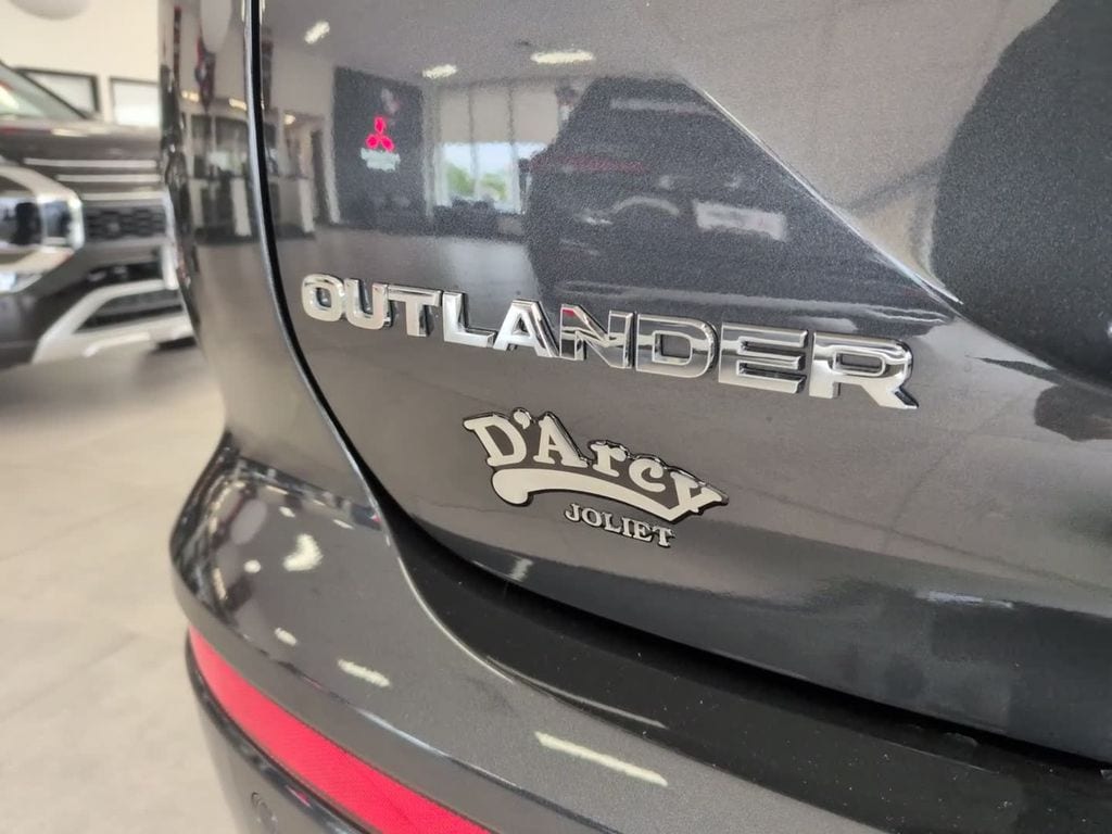 2025 Mitsubishi Outlander Plug-in Hybrid SE - Photo 8