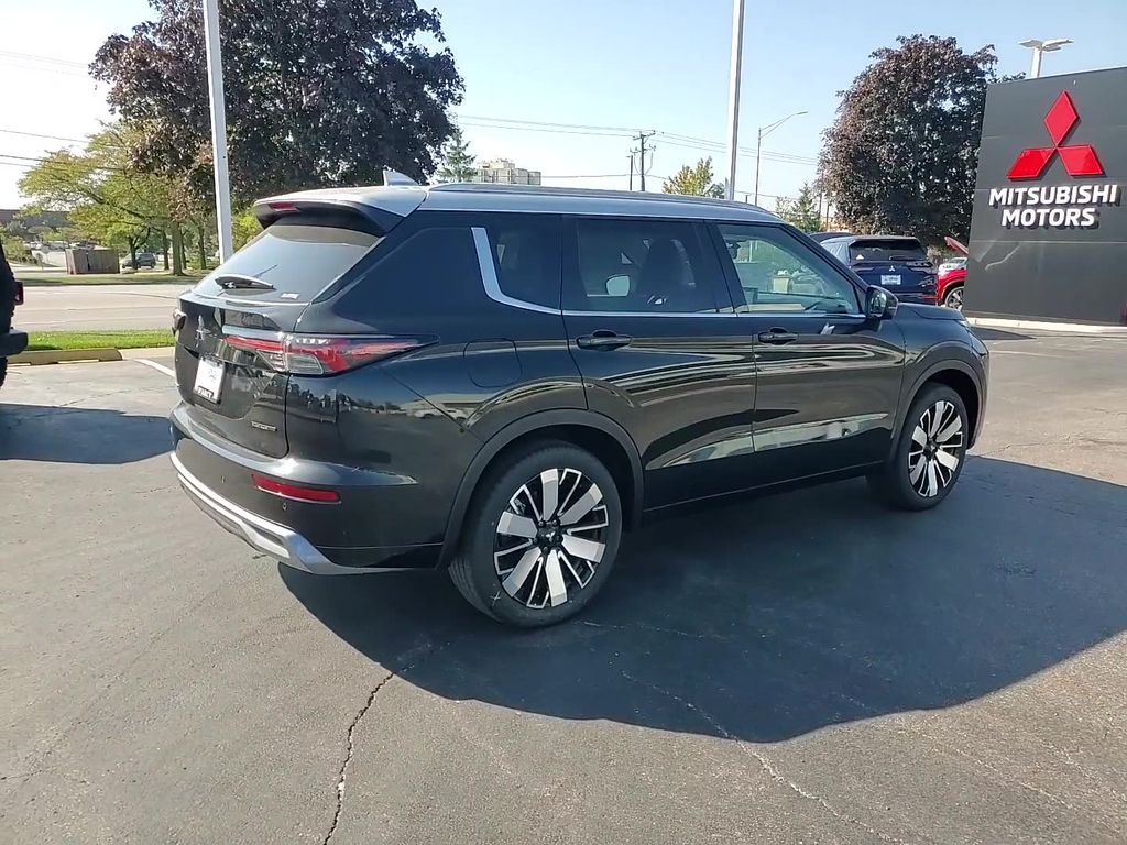 2025 Mitsubishi Outlander SEL Platinum Edition - Photo 13