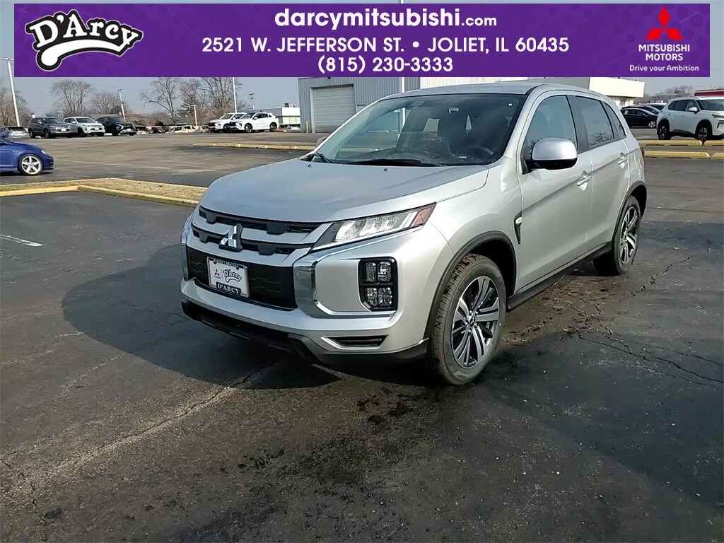 2025 Mitsubishi Outlander ES's photo