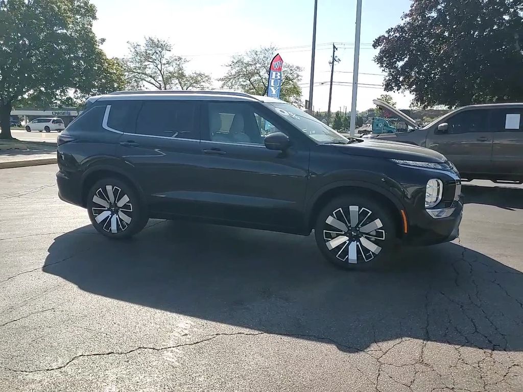 2025 Mitsubishi Outlander SEL Platinum Edition - Photo 9