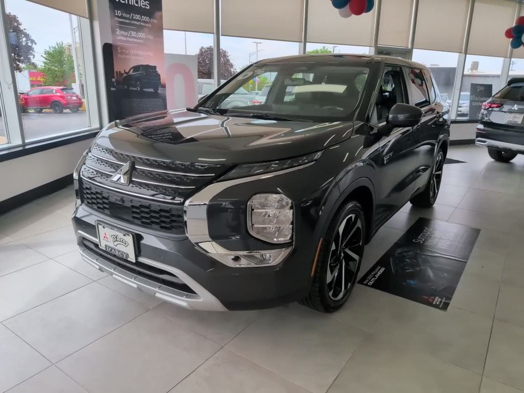 2025 Mitsubishi Outlander Plug-in Hybrid SE - Photo 13