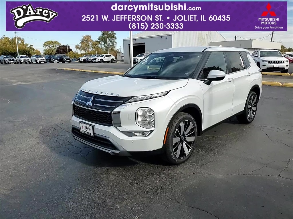 2025 Mitsubishi Outlander SE's photo