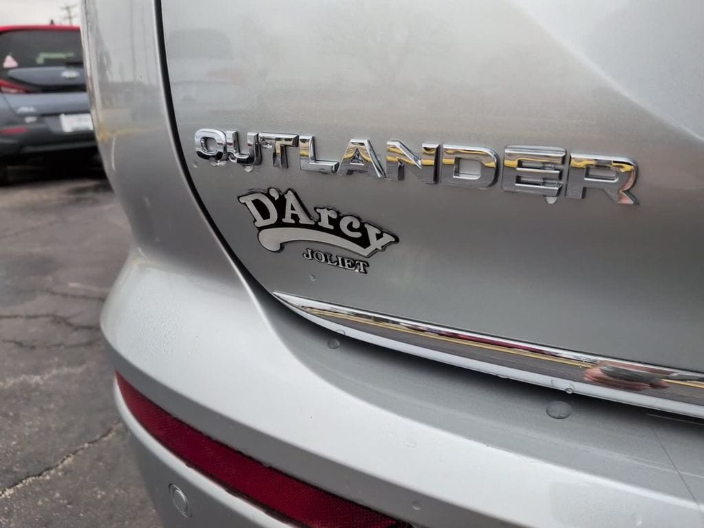 2025 Mitsubishi Outlander Plug-in Hybrid SE - Photo 9