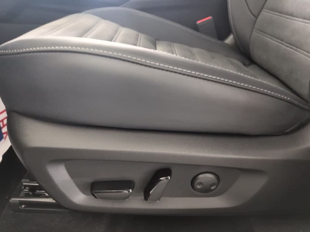 2025 Mitsubishi Outlander Plug-in Hybrid SE - Photo 16