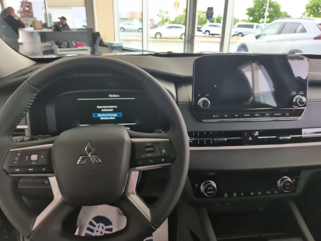 2025 Mitsubishi Outlander Plug-in Hybrid SE - Photo 25