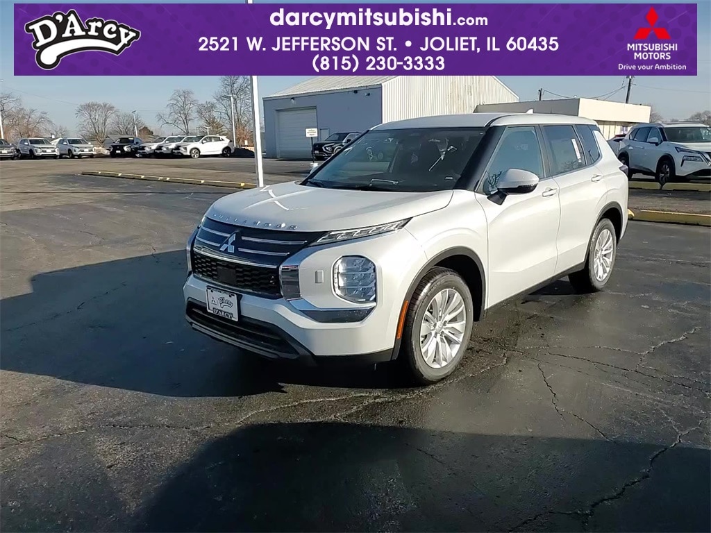 2025 Mitsubishi Outlander ES's photo