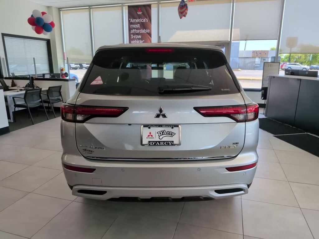 2025 Mitsubishi Outlander Plug-in Hybrid SE - Photo 8