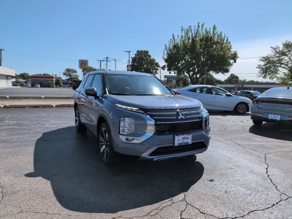 2026 Mitsubishi Outlander SE - Photo 3