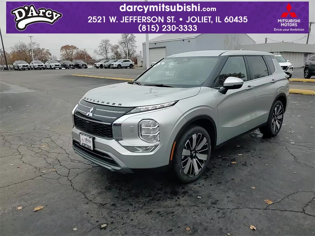 2025 Mitsubishi Outlander SE's photo