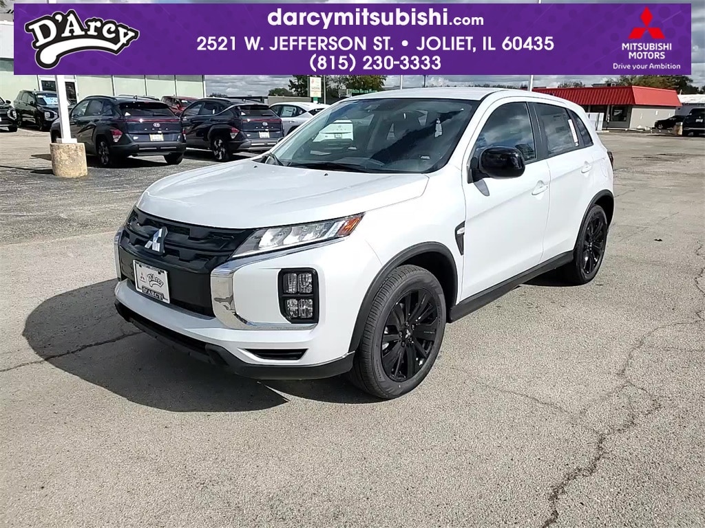 2025 Mitsubishi Outlander Sport LE's photo